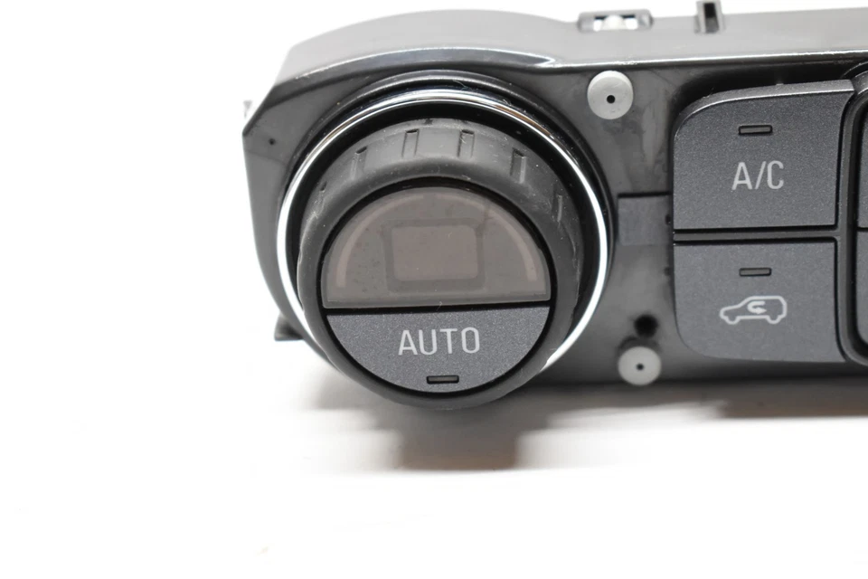 17-18 Chevrolet Silverado 1500 Heat A/C Climate Control Unit OEM 84164476 E3L07 - Image 2 of 4