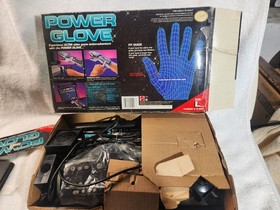 1989 Original Nintendo NES Power Glove 99% complete Missing The 4 Round Stickers