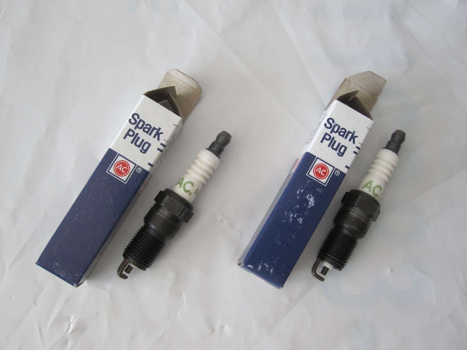 NEW 2pcs  AC Delco Spark Plugs R42LTSM 5614197 OEM 91-95 GM 3.4L DOHC LQ1 W-body