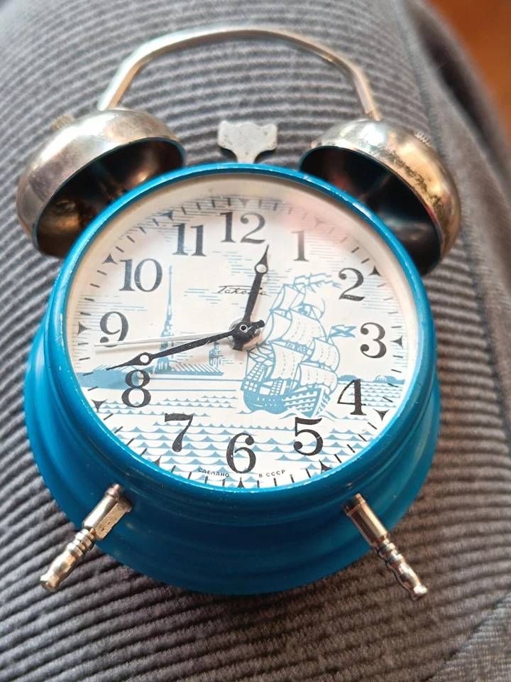 Alarm clock Vintage USSR RAKETA .1970s.Sailboat on the White Dial.Working.Servic - Image 3 of 4