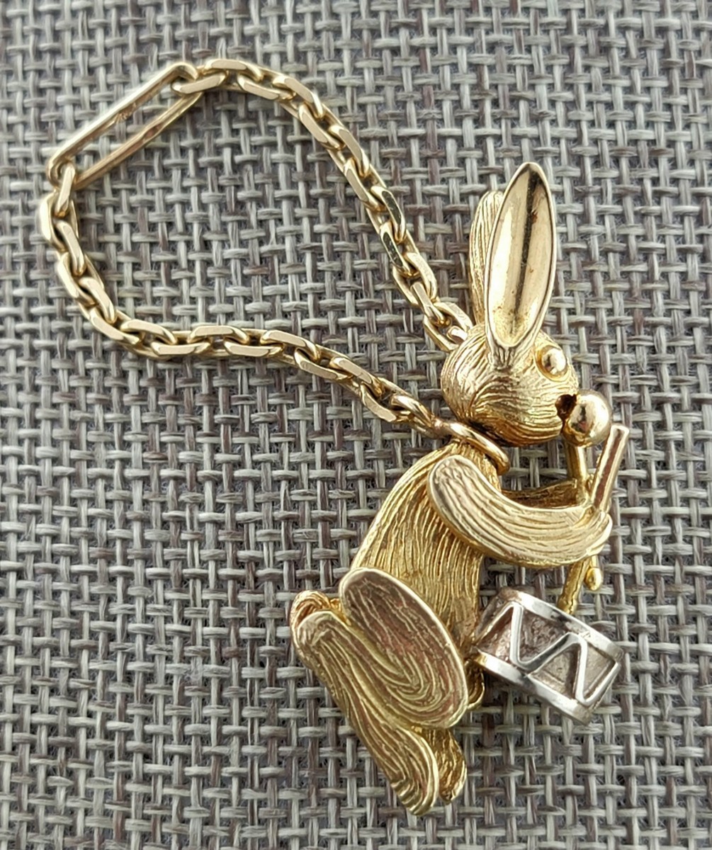 Vintage Gaétan de Percin 18k Gold Rabbit Drummer Keyring Drum