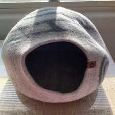 MEOWFIA Premium Cat Bed Cave Medium 100 Merino Wool Beds for Cat - Medium Size