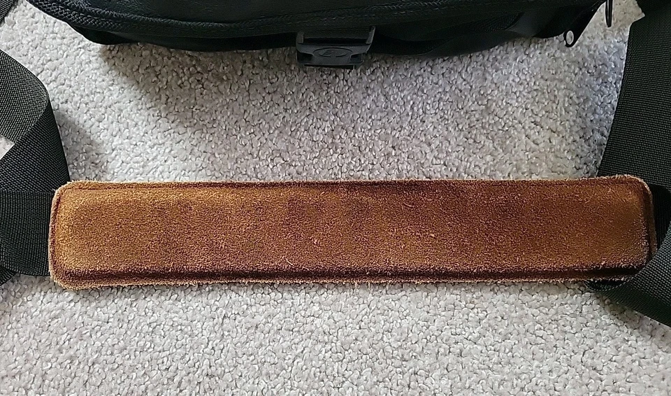 Tamrac Leather Trim Shoulder Strap Extra Large, Very Rare, Vintage Camera Bag - Image 2 of 4