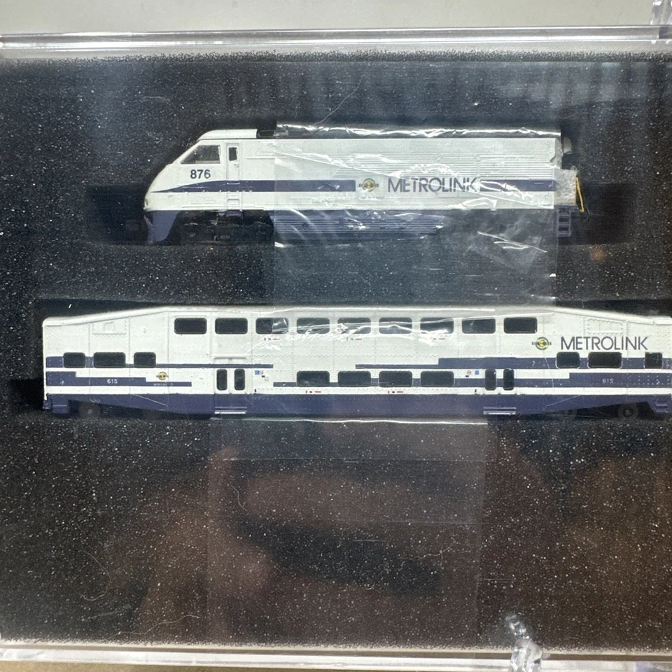 Z scale American Z Line AZL 7003F F59PHI 866 & Bombardier Cars Metrolink Set - Изображение 2 из 4