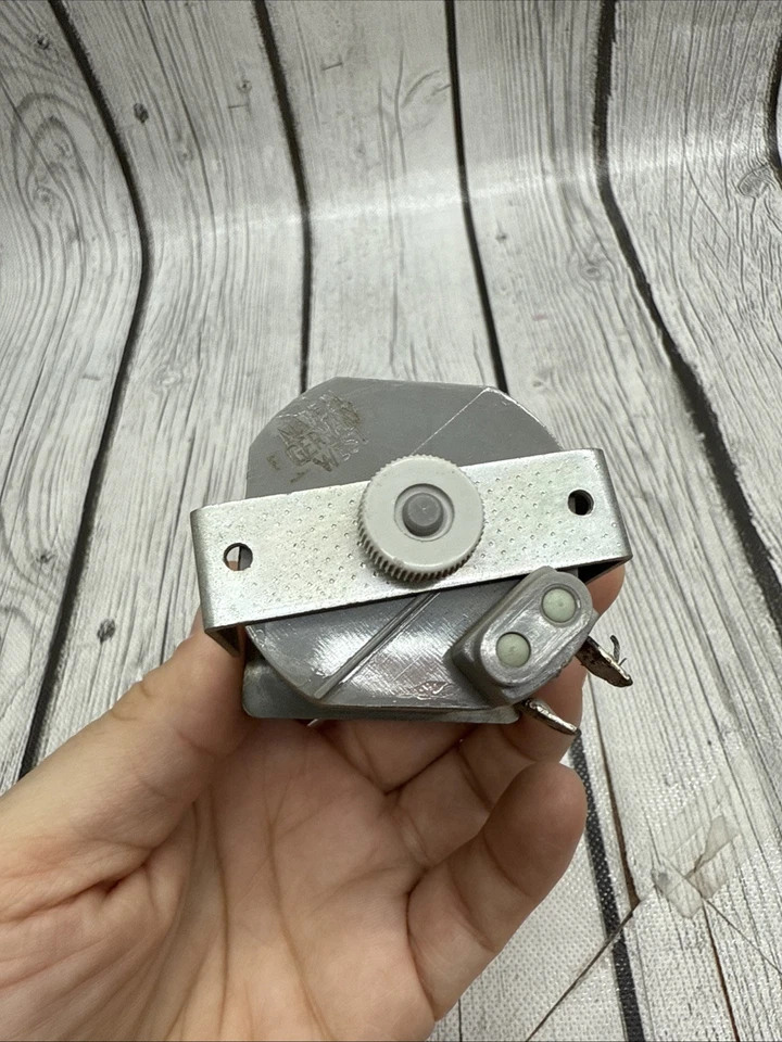 STANDCO  T-41 HOUR Running Time METER 220 Volts-60 Hz - Image 3 of 4