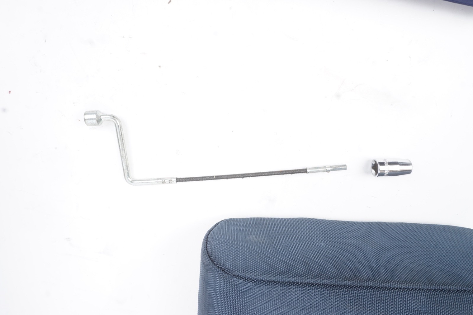 2014 - 2022 Maserati Quattroporte Ghibli Emergency Spare Tire Tool Kit Pump OEM