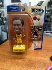 Upper Deck Playmakers #8 Kobe Bryant 2000 Series 1 Bobblehead / Collectible Card