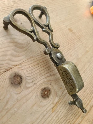 ✨ Mouchette ancienne en laiton - Objet décoratif - Curiosité - Collection - Photo 1/4