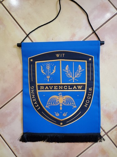 Harry Potter COMPLETE Hogwarts + 4 House Wall Banners by Universal Studios - Picture 6 of 11