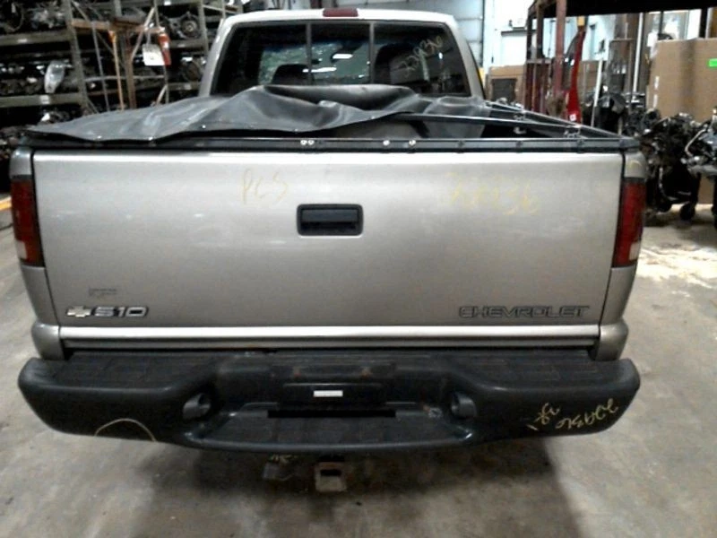 Driver Tail Light With Black Paint Around Lens Fits 94-03 S10/S15/SONOMA 1624818 Foto 2 de 4