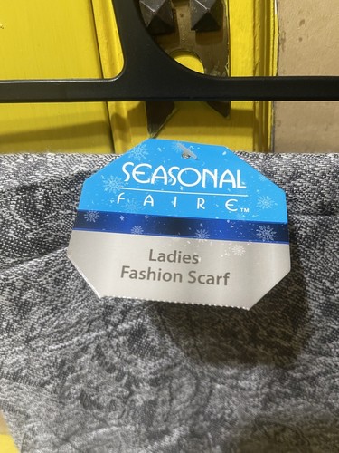 Seasonal Fair Ladies Fashion Scarf - Picture 2 of 3