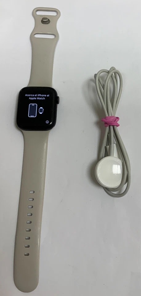 Apple Watch SE 44mm Gold Aluminum Case with Pink Sand Sport Band - Regular (GPS), photo 1 of 5