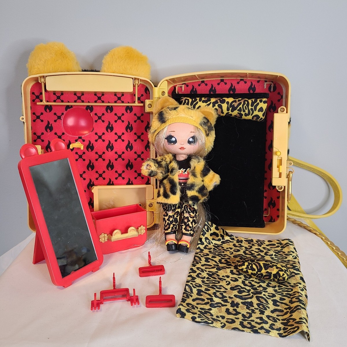 Na Na Na Surprise Jennel Jaguar 3-in-1 Backpack Bedroom Playset