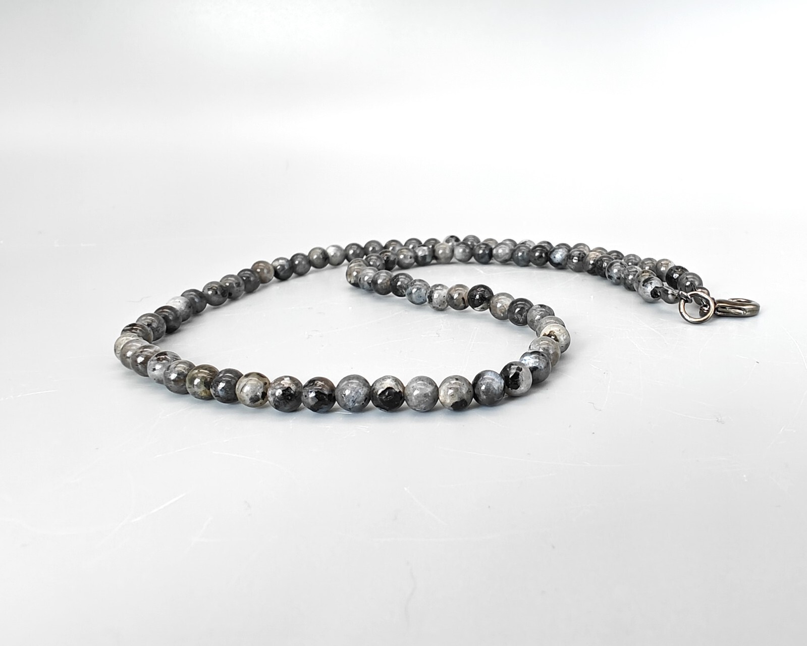 Collier labradorite 40 cm de qualité joaillerie, tour de cou en pierres grises