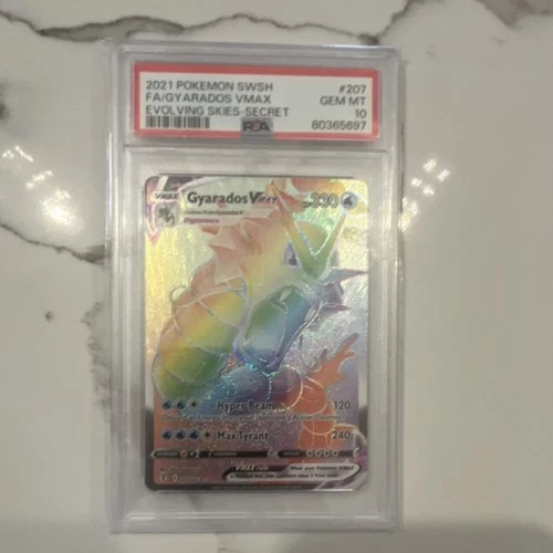 Pokémon Gyarados VMAX Secret Rare 207/203 Evolving Skies PSA 10 Holo