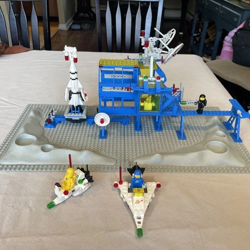 Vintage 1984 LEGO LEGOLAND Space 6971 Inter-Galactic Command Base MISSING 2 Hose