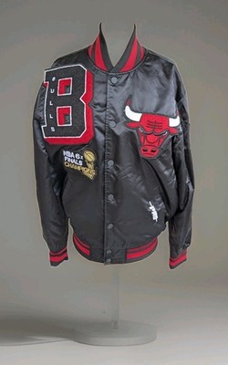 Pro Standard Chicago Bulls NBA 6x Finals Champions Satin Jacket Men's M