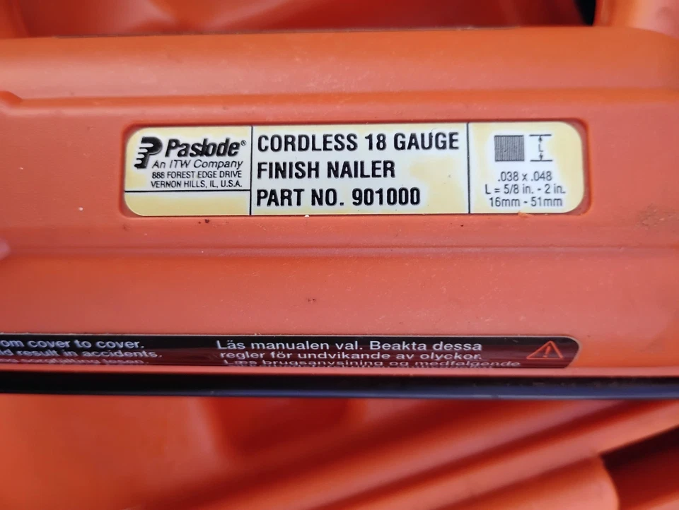Pistola clavadora Paslode acabado inalámbrico calibre 18 recorte batería 901000, solo estuche Foto 3 de 4