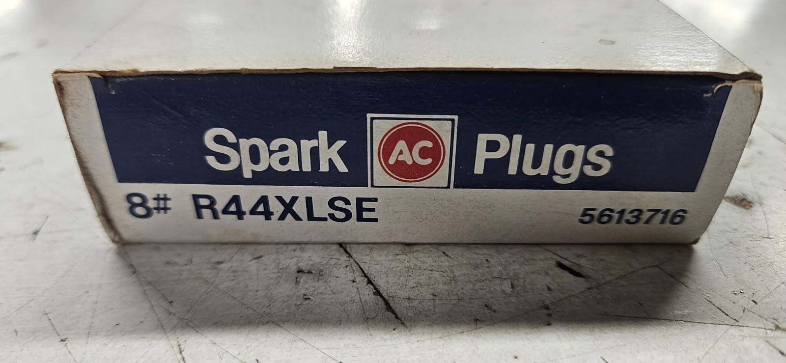 Lot of 8 AC DELCO R44XLSE Spark Plugs 5613716