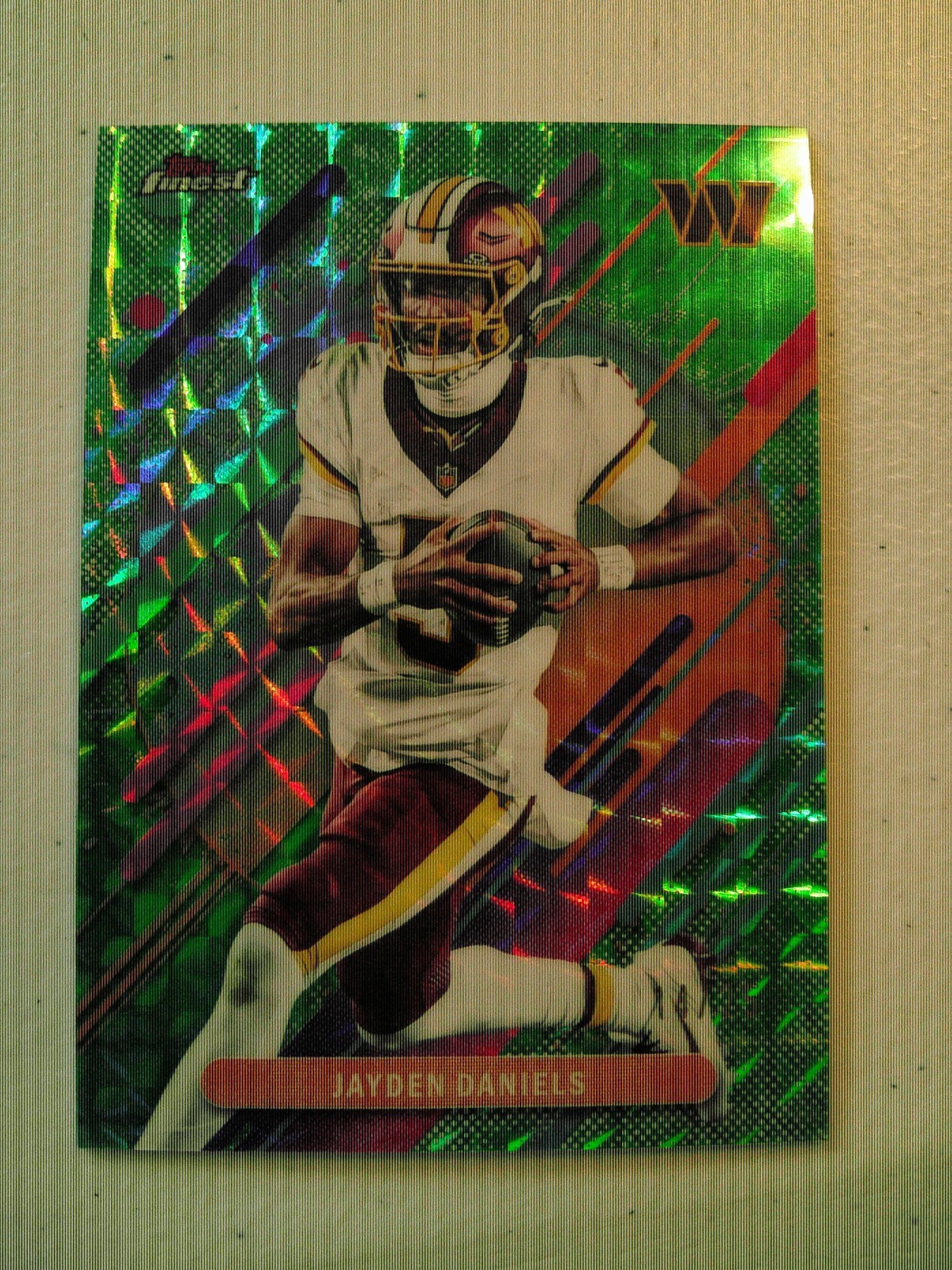 2025 Topps Finest _ Jayden Daniels #250  -  RARE Green Geometric  14 of  25