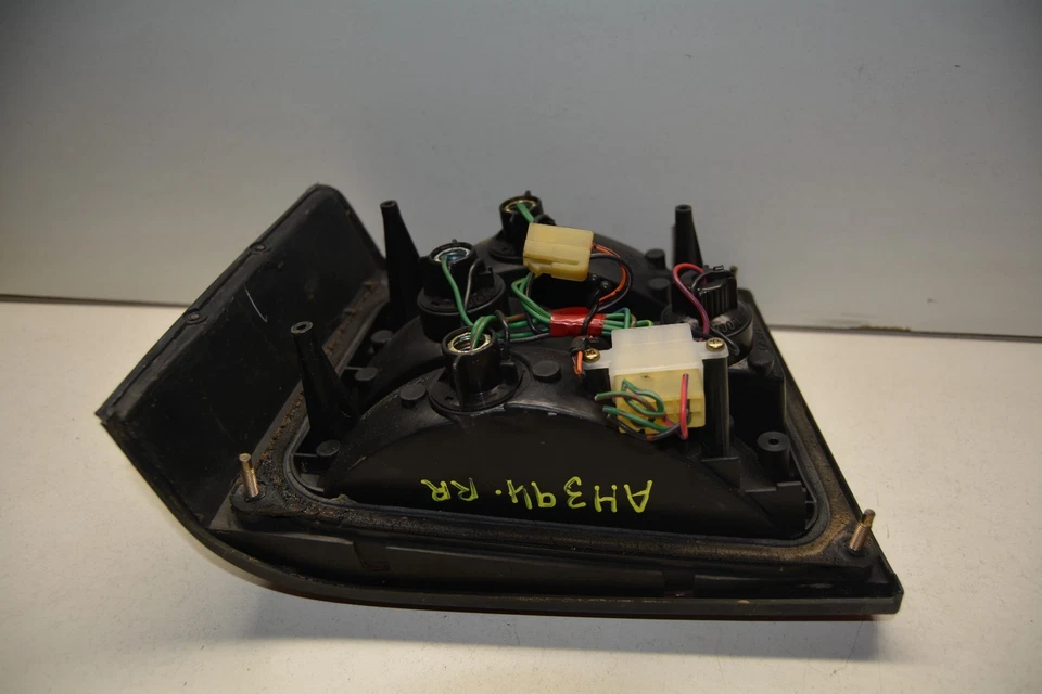 CHEVROLET GRO SPECTRUM 1985-1986 LUZ TRASERA DERECHA OEM, 166-58105A Foto 4 de 4