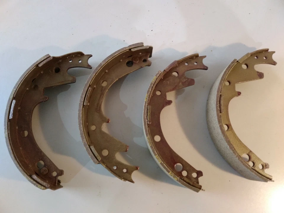  Juego de zapatas de freno traseras Parts Depot 111.04980 498 2 ruedas nuevas para camioneta Ram 50 D50 Foto 3 de 4