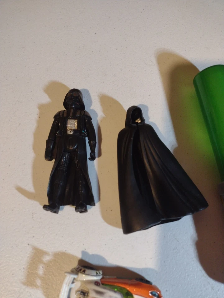 Lote de juguetes Star Wars Hot Wheels y más Foto 2 de 4