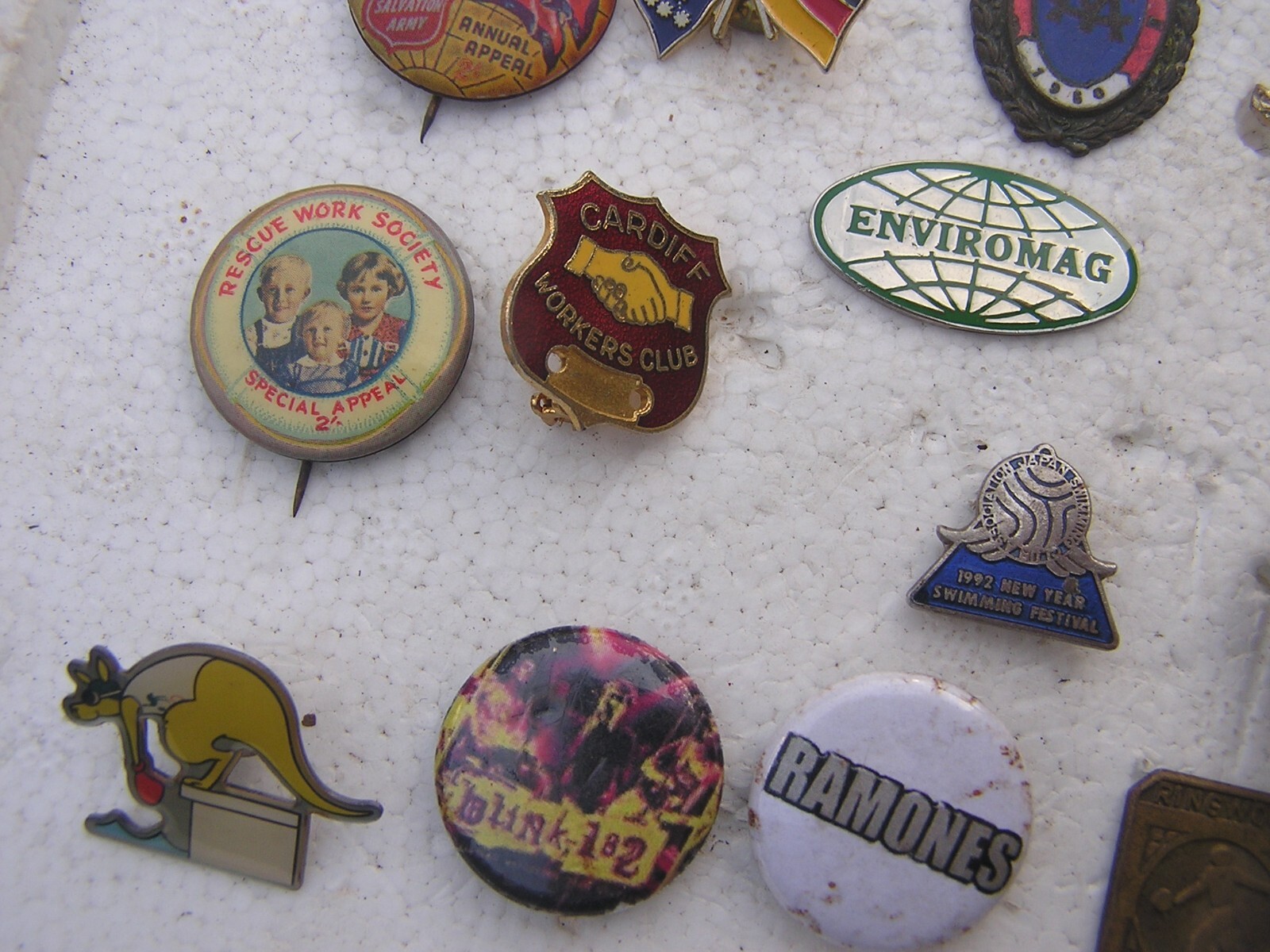 BULK MIXED VINTAGE COLLECTABLE PINS BADGES eBay