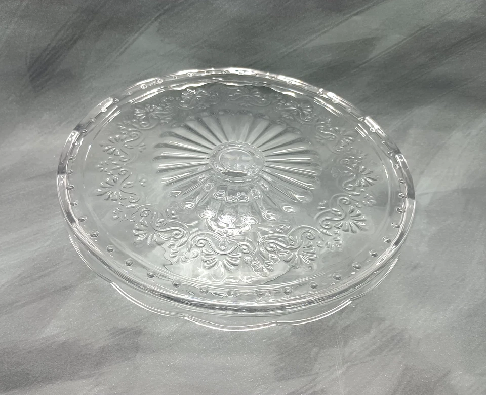 Plato de vidrio en relieve transparente con soporte para pasteles Cassie para mujer pionera Foto 2 de 4