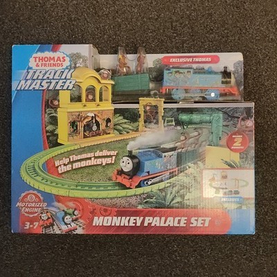 NEU Trackmaster Thomas und seine Freunde Affenpalast motorisierter Batteriezug Set