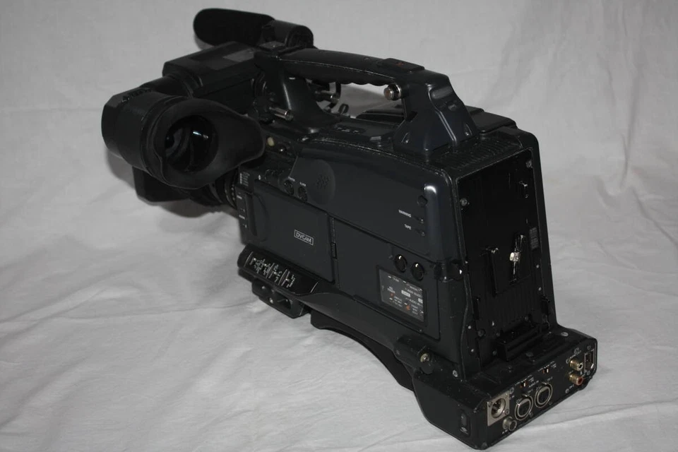 Sony DSR-400 Professional Shoulder Camcorder Digital Video Camera Broadcast Use - Image 4 of 4