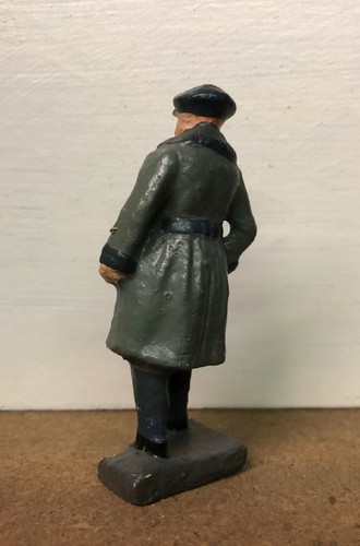 RARE TRAIN PASSENGER STANDING, PAINTED COMPOSITION 3.25 INCHES TALL - Picture 4 of 6