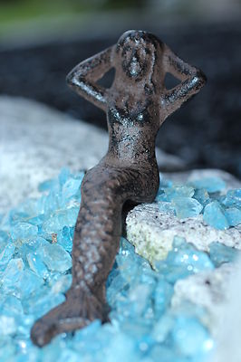 Kantenhocker Meerjungfrau '' KLEIN'' Gusseisen Deco Garten  Braun Figur Skulptur