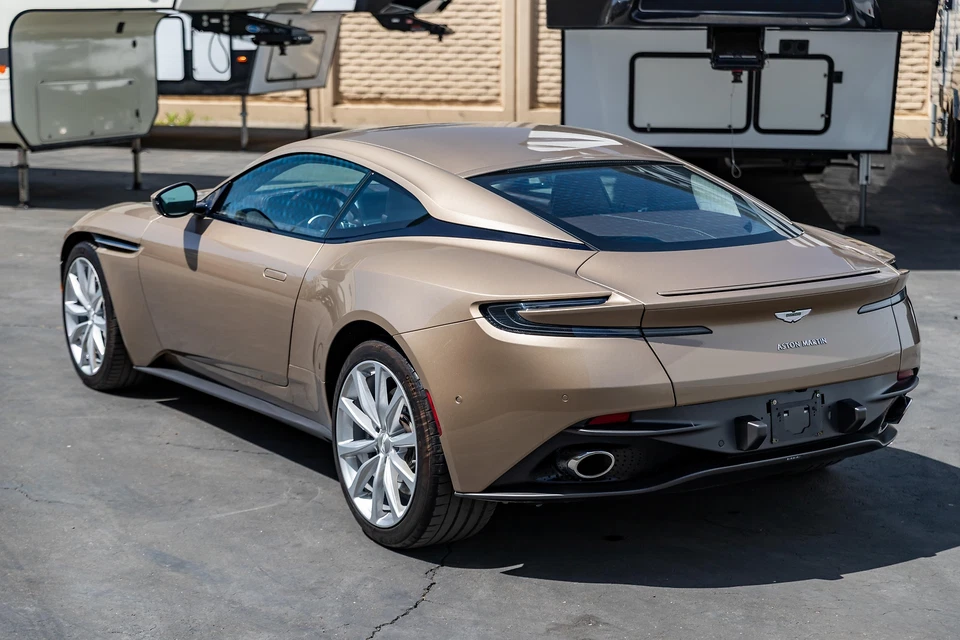 Aston Martin DB11 2019 V8 cupé  Foto 4 de 4