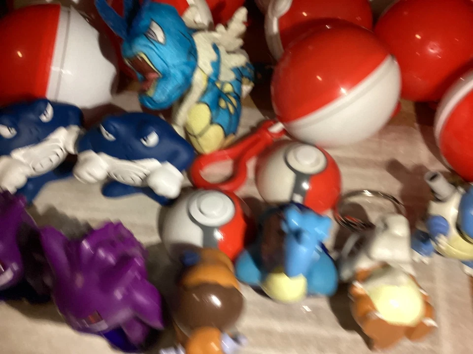 29 Juguetes Pokémon Burger King 1999 14 Pokémon y 15 Pokeball (Gengar Lapras y más) Foto 3 de 4