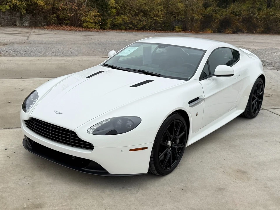 2015 Aston Martin Vantage GT , TECHNOLOGY PKG, W/ 700W PREMIUM AUDIO - Image 2 of 4