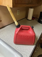 1.5 Gallon Rubbermaid/Essence Plastic Gas Can With Spout Vent Pre Ban CLEAN