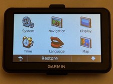 Garmin Nuvi 50 Bundle con supporto per auto e caricatore per auto