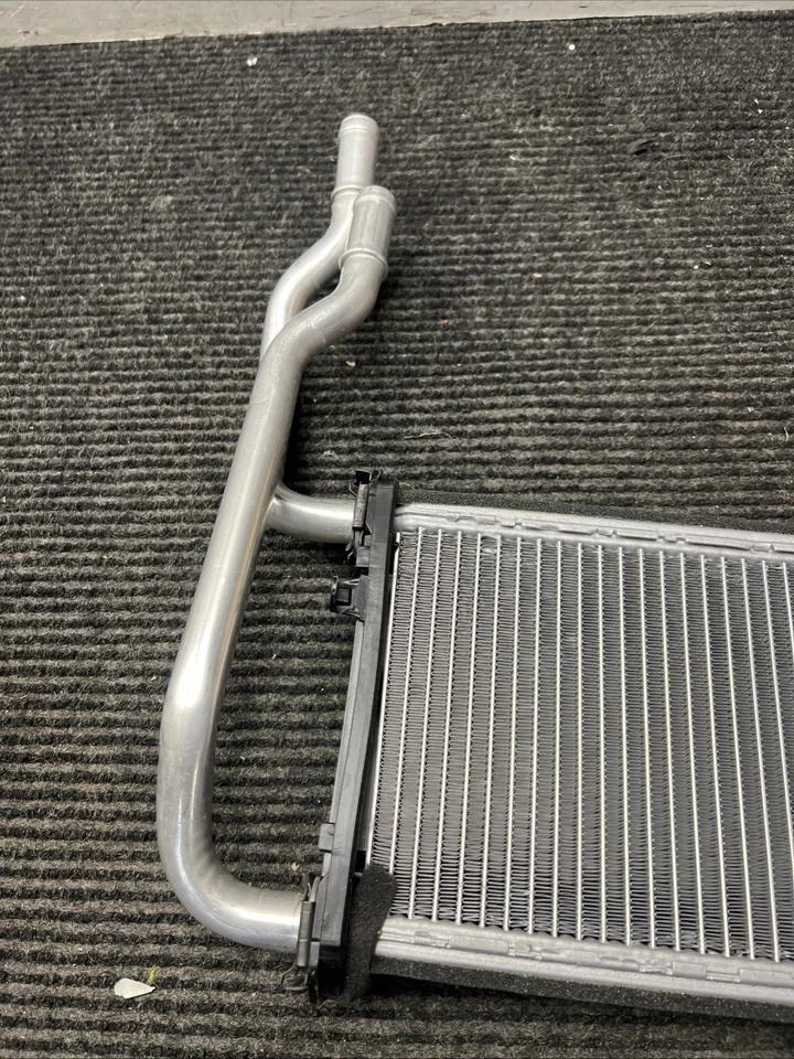 UAC C102008-2011 Ford Focus HVAC Heater Core HT 9465C - Image 3 of 4