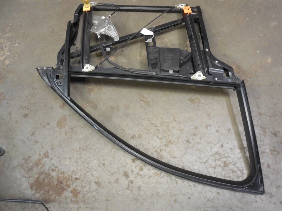 Front Right Door Inner Window Regulator Frame Assembly 4B0837916 98-04 Audi A6 — 第 2/4 张图片