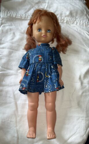Vintage Puppe 1963 Uneeda verwurzelte rote Haare 15 Zoll groß - Bild 2 von 8