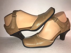 holland cross strap pump naturalizer