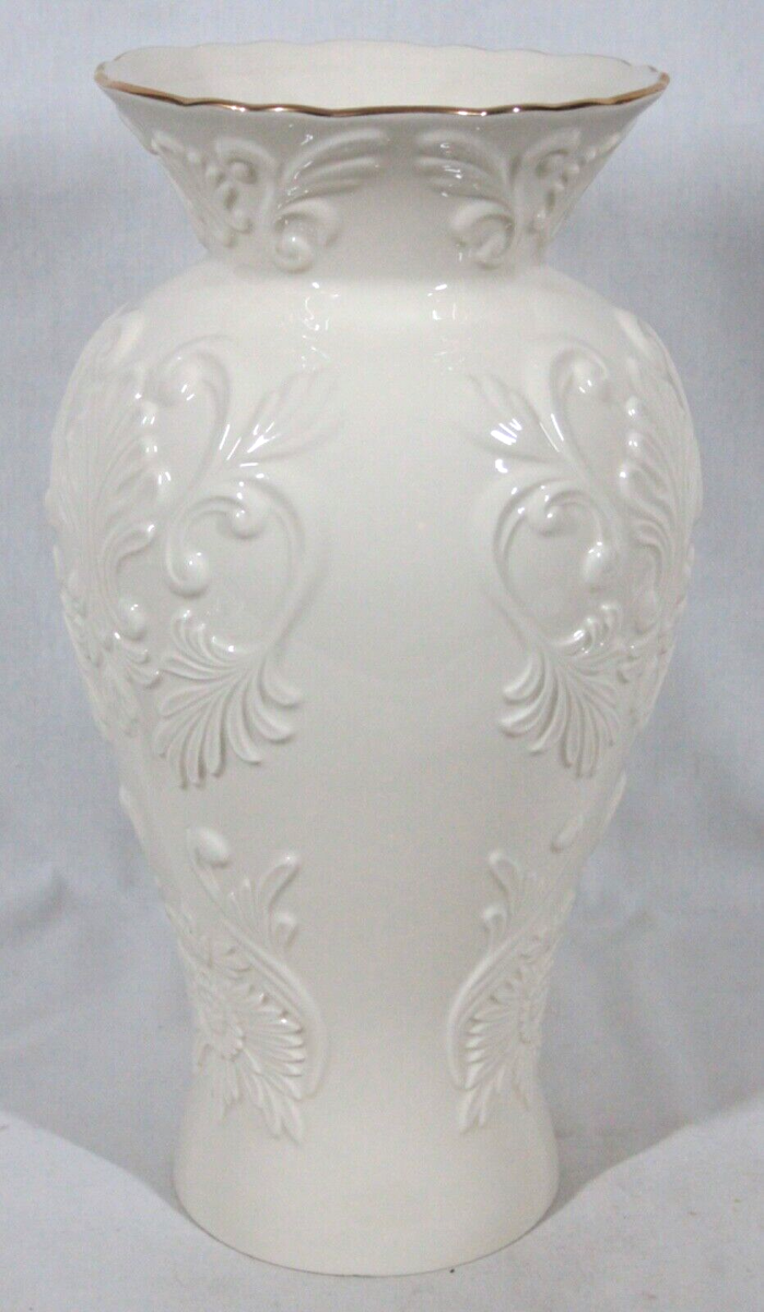RARE! VINTAGE LENOX GEORGIAN PORCELAIN IVORY & GOLD 15 .75
