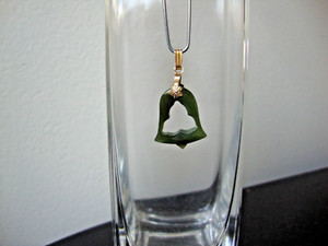 Authentic VTG 1970s HANDMADE GREEN JADE FENG SHUI BELL YELLOW GOLD PLATED CHARM/PENDANT