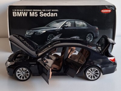 ミニカー KYOSHO BMW M5 Sedan 1:18 WOW BMW M5 (E60) Sedan 2004 Carbon Black 1:18 Kyosho 08593BK