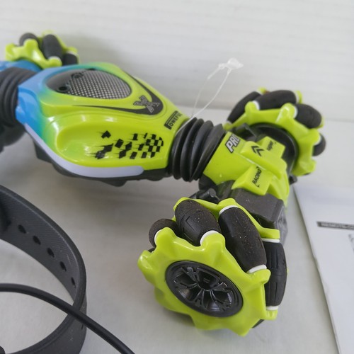 Remote Control Car 1:16 Stunt RC Car 2.4G Twisting Vehicle Watch Gesture Sensor - Picture 3 of 8