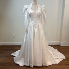 Vtg 70s 80s Wedding Dress sz s White Lace Puff Sleeve Train Victorian prairie