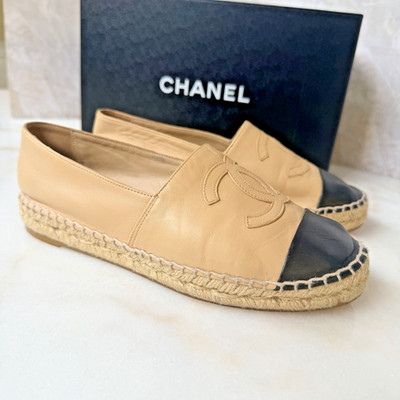CHANEL | Espadrilles Beige - Black Leather   Sz 35