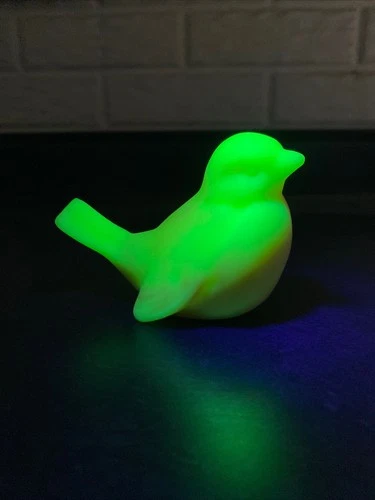 Nice Vintage UV Glow Fenton Burmese Song Bird Figurine
