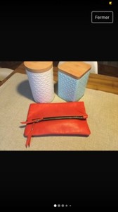 pochette maje rouge